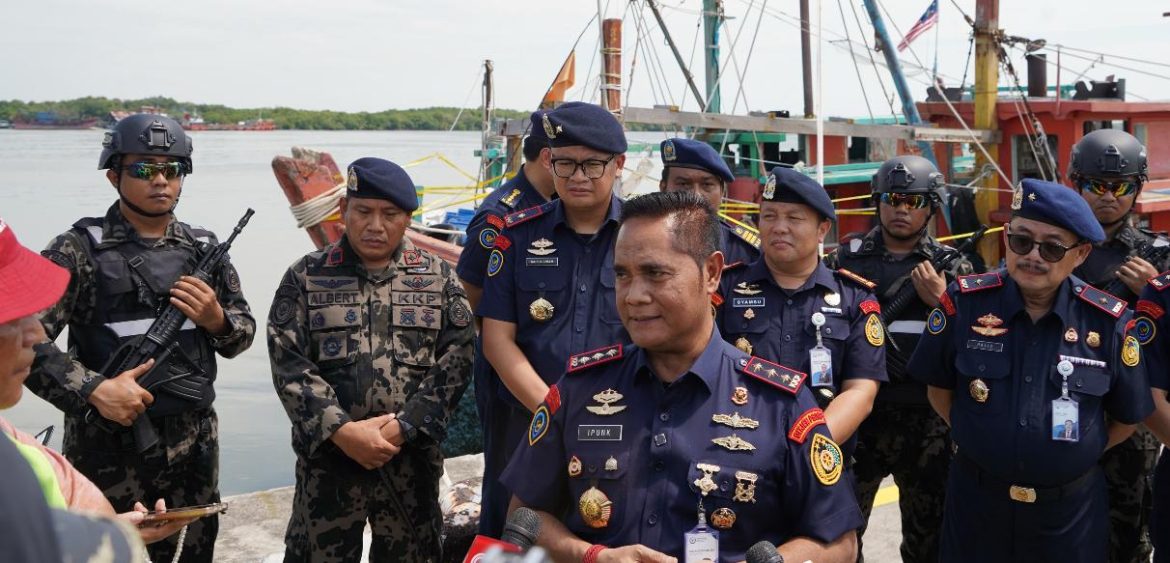 KKP Ungkap Kronologi Pembakaran Speedboat dalam Operasi Pengawasan Kapal Trawl di Sumbar
